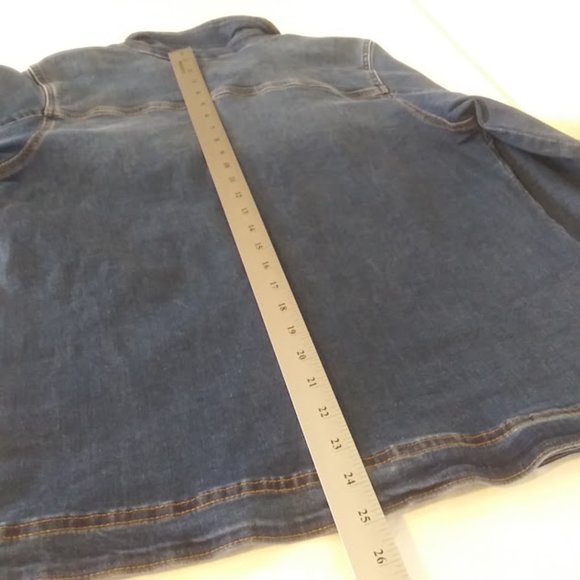 Denim & Company women's size M medium wash jean jacket - Picture 11 of 14